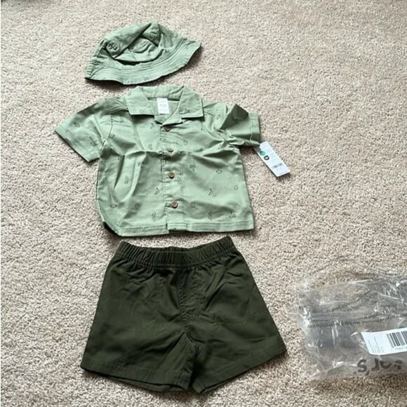 🚨 50% OFF BUNDLES! ENDS 12/7 🚨 Bundle of 3 NWT Carter's Outfits - Size 12 months - Picture 13 of 16